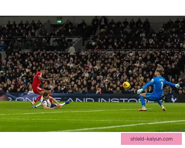 伊萨克森近期比赛稳定性持续提升，状态备受关注